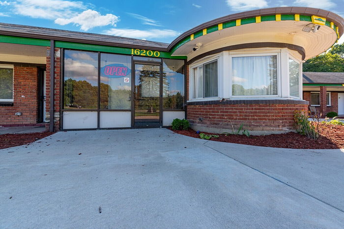 Parkway Motel - Real Estate Photos (newer photo)